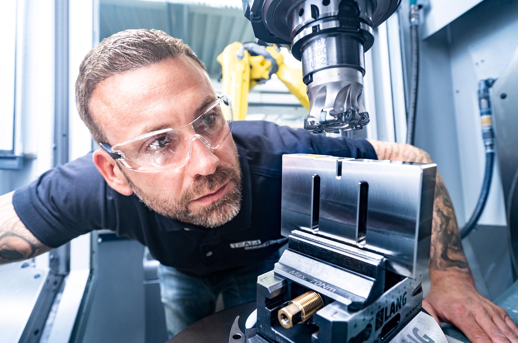 Corporate Fotografie - Zerspannungsmechaniker - für Sonotronic in Karlsbad